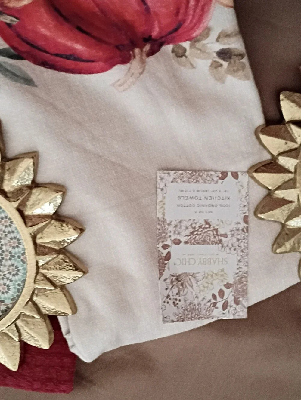 5 Shabby Chic Red and Cream Kitchen Tea Towel Set And 2 Frames